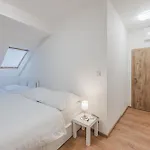 Flat Near Castle Stylish & Prime Location 2