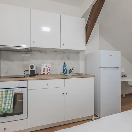 Andel,Smichov Flat, Fresh Bath, Portable Ac *