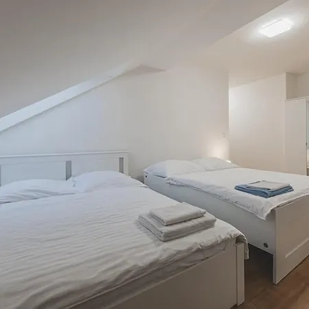 Apartman Andel,smichov Flat, Fresh Bath, Portable Ac *