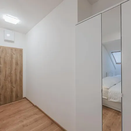 Andel,Smichov Flat, Fresh Bath, Portable Ac *
