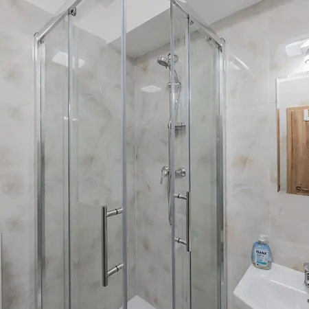 Apartment Andel,Smichov Flat, Fresh Bath, Portable Ac *