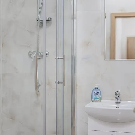 Andel,Smichov Flat, Fresh Bath, Portable Ac Prag