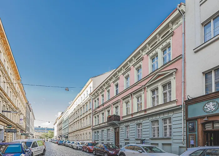 Flat Near Castle Stylish & Prime Location 2 아파트 *