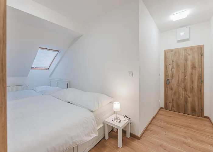 Flat Near Castle Stylish & Prime Location 2