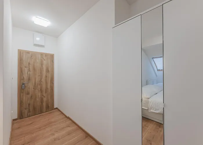 Flat Near Castle Stylish & Prime Location 2