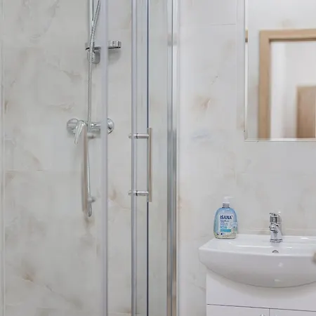Apartman Flat Near Castle Stylish & Prime Location 2
